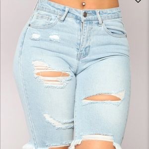 Fashion nova Bermudas Light wash denim size 5